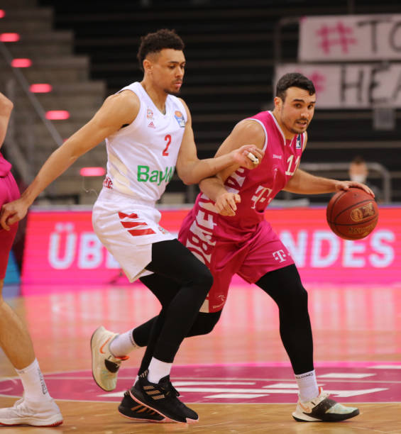 10亿美元 10亿美元