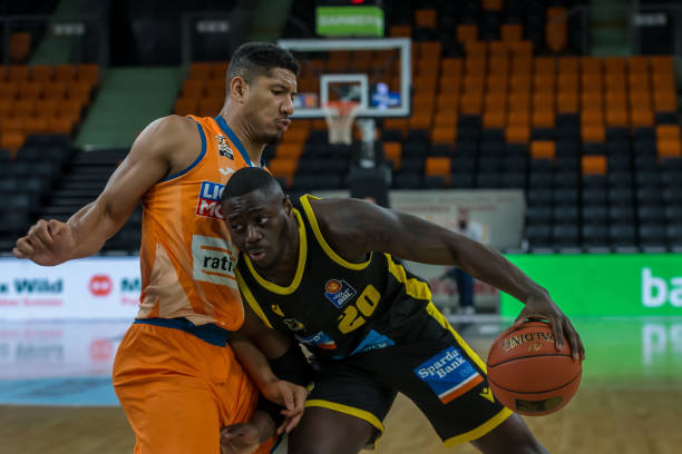 绕内线防守 绕内线防守