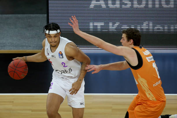 前锋线上 前锋线上